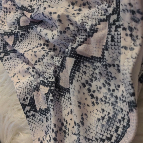 Pink snake print size medium bikini set - Picture 4 of 8